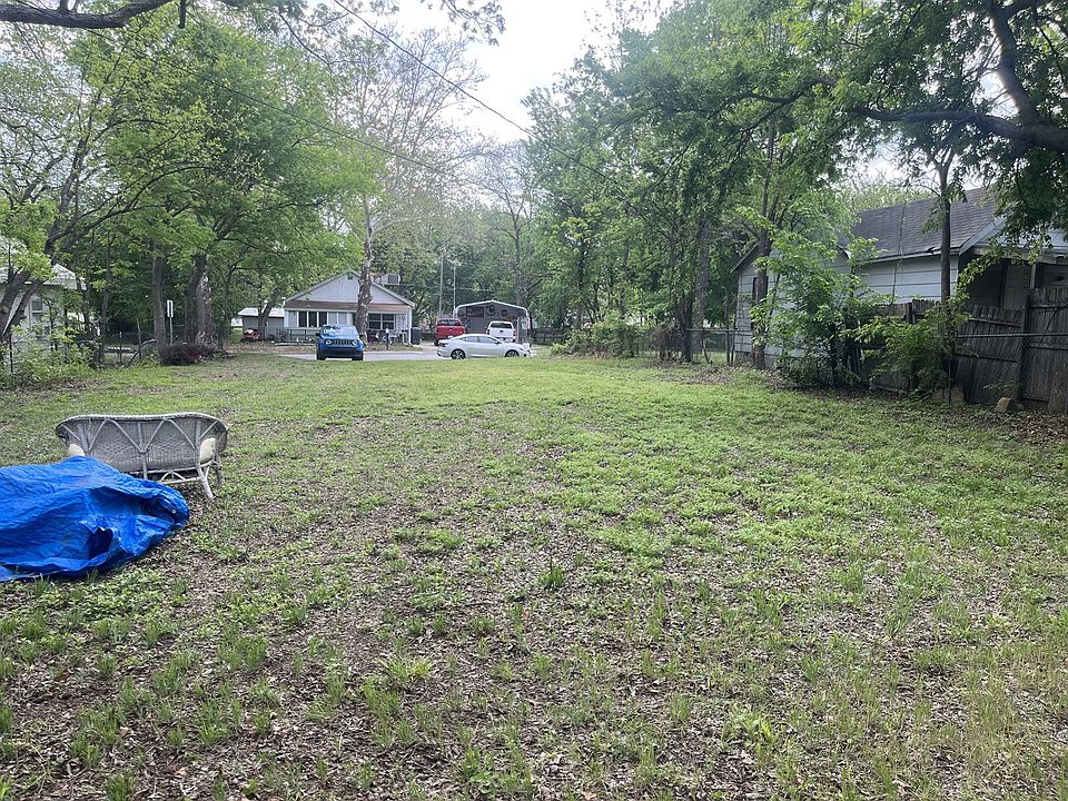 2nd image of 525 D St SE