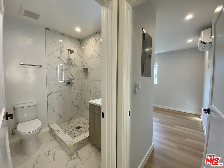 3207 W 3rd St #3 — Photo 10