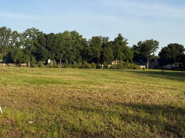 1103 Stutzman Cir, Halstead, KS 67056
