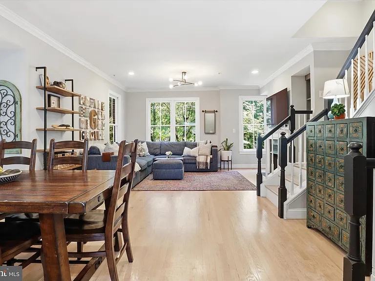 301 S Henry St — Photo 13