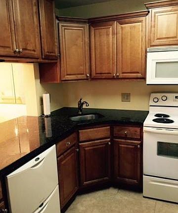4th image of 719 Sunny Pine Way APT B1