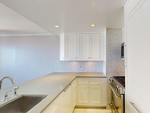 3rd image of 694 Columbus Ave Unit 3U
