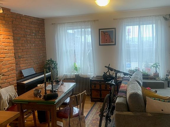 2nd image of 137 Huntington St APT 3