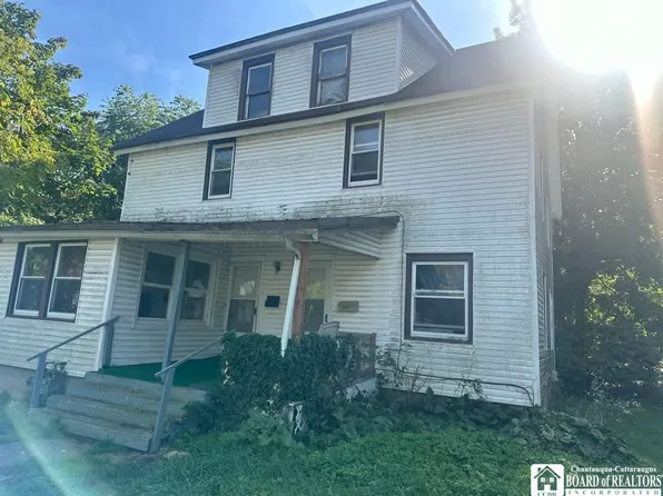 14 W Hill St, Gowanda, NY 14070
