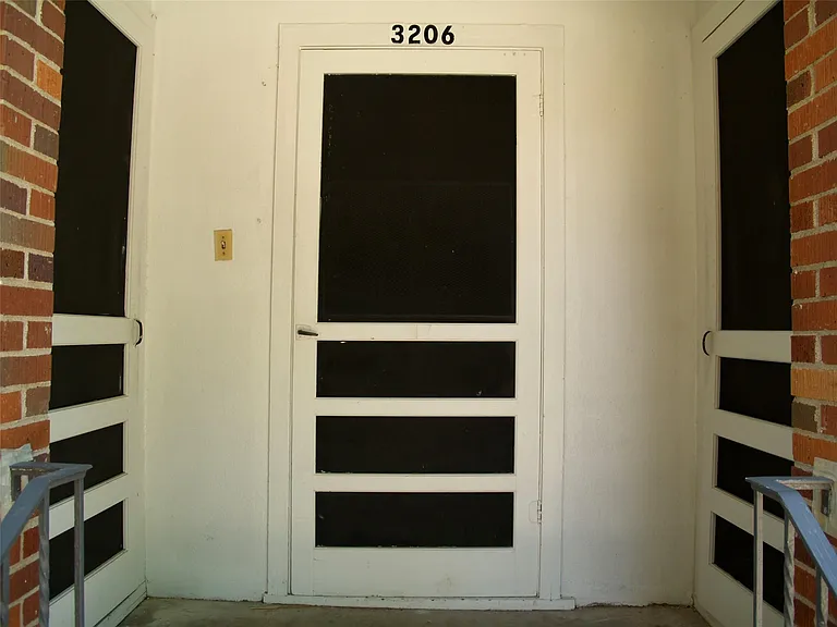 3206 Tom Green St #G — Photo 17