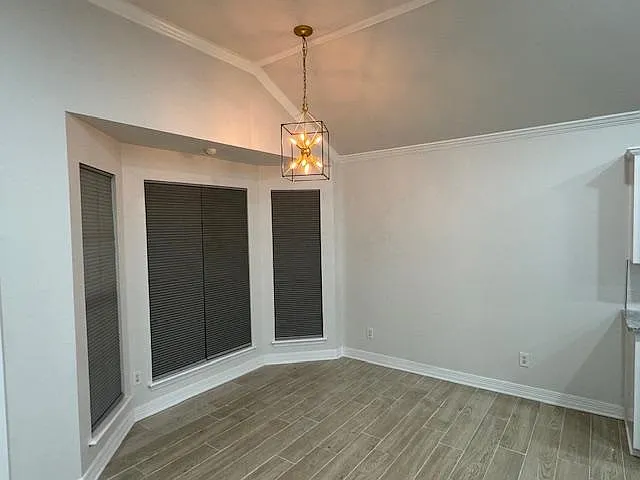 9411 Crooked Creek Dr — Photo 8