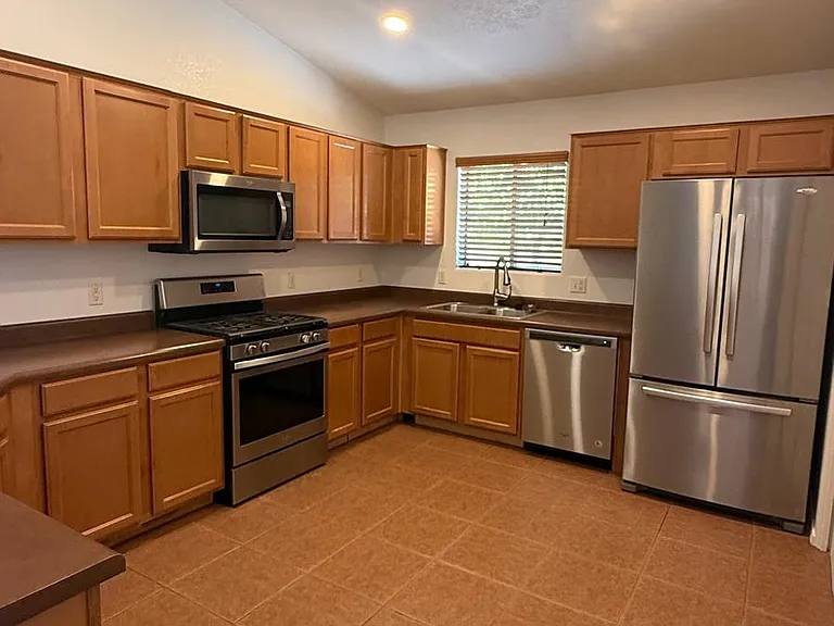 2428 E Calle Lena Verde — Photo 8