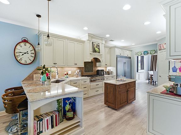 4th image of 2209 Sawgrass Dr