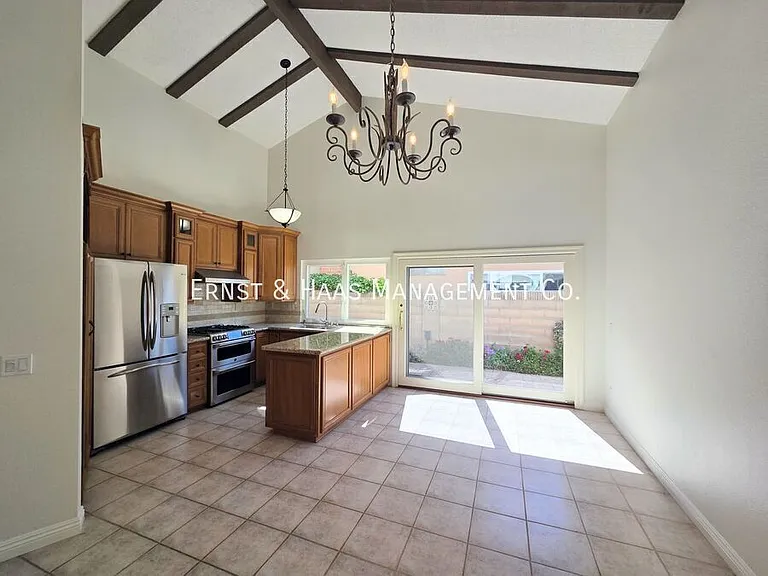 10835 Slater Ave — Photo 16