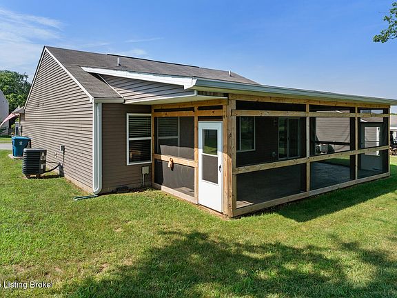 3rd image of 615 Birchwood Cir