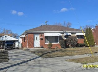 22421 Louise St, Saint Clair Shores, MI 48081