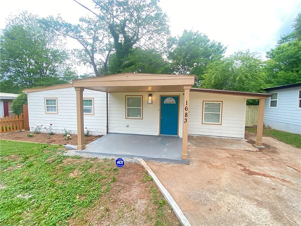 3 bed, 2.0 bath, 840 sqft, $2,100 — Photo 1