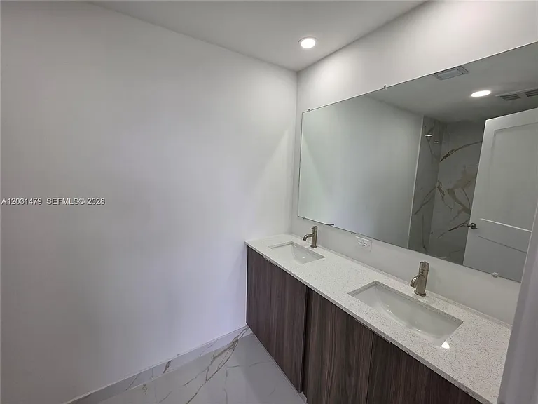 1305 NW 4th Ter #1305 — Photo 20