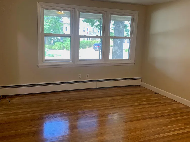 652 East Ave — Photo 8
