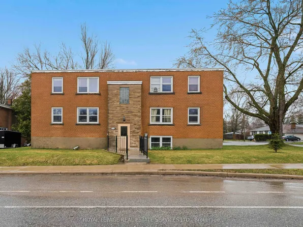 1028 Johnson St, Kingston, ON K7M 2N4