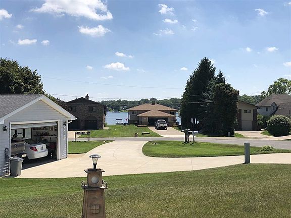 3rd image of 147 E Princess Dr
