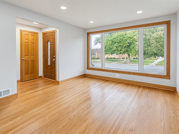4th image of 5148 S Nordica Ave