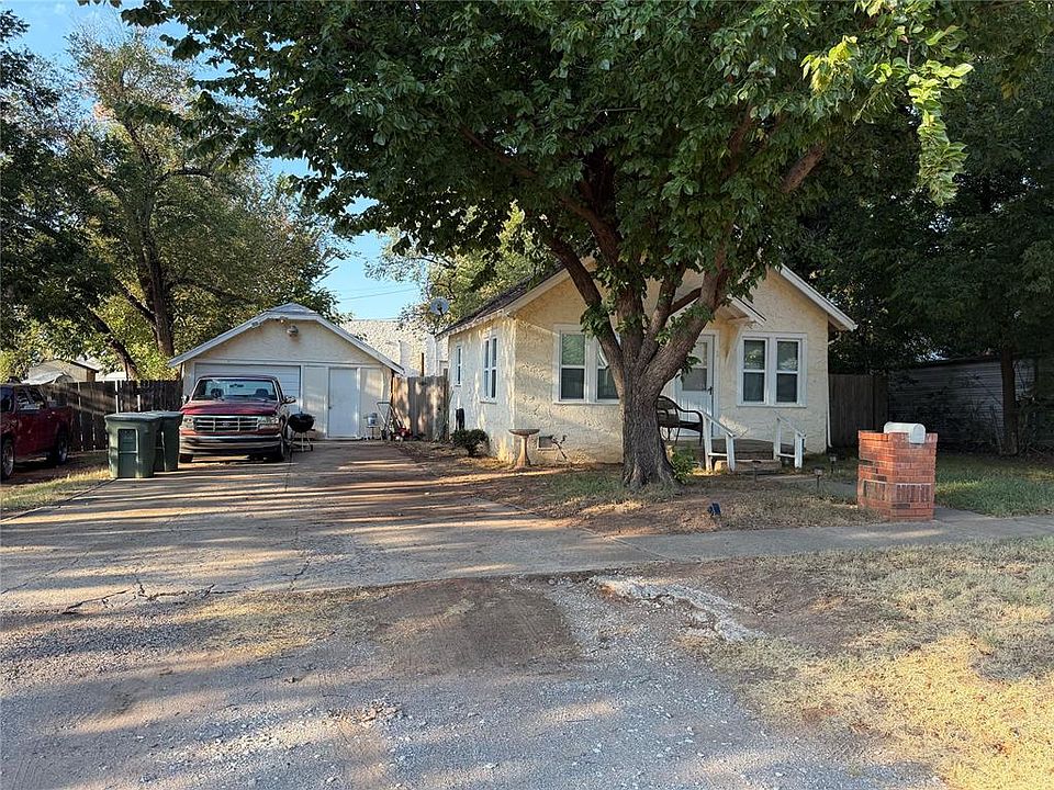 2nd image of 209 W 4th St