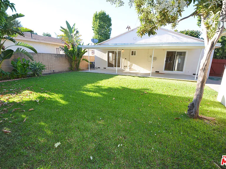 12944 Haynes St — Photo 35