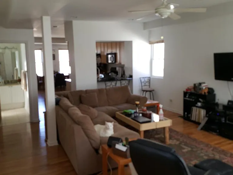 2114 W Melrose St — Photo 5