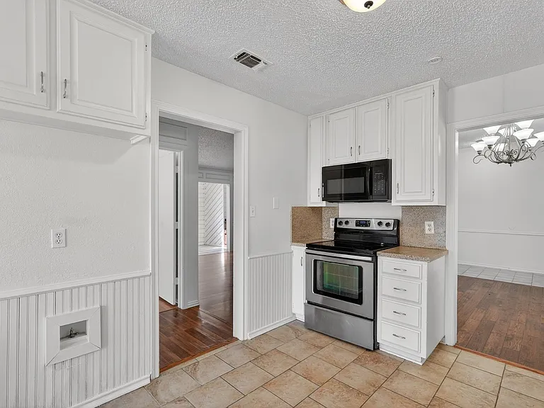 2403 Ridgevalley Dr — Photo 5