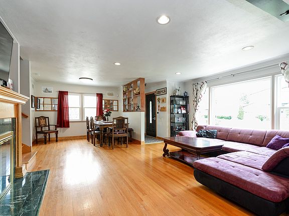 5th image of 8316 Kolmar Ave