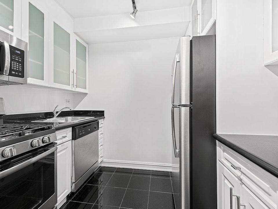 2nd image of 225 E 70th St APT 6A
