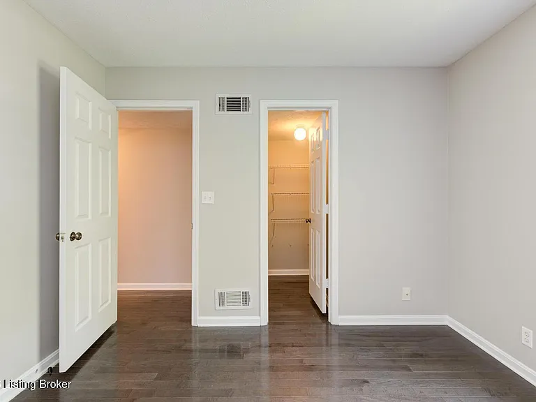10402 Timberwood Cir — Photo 14