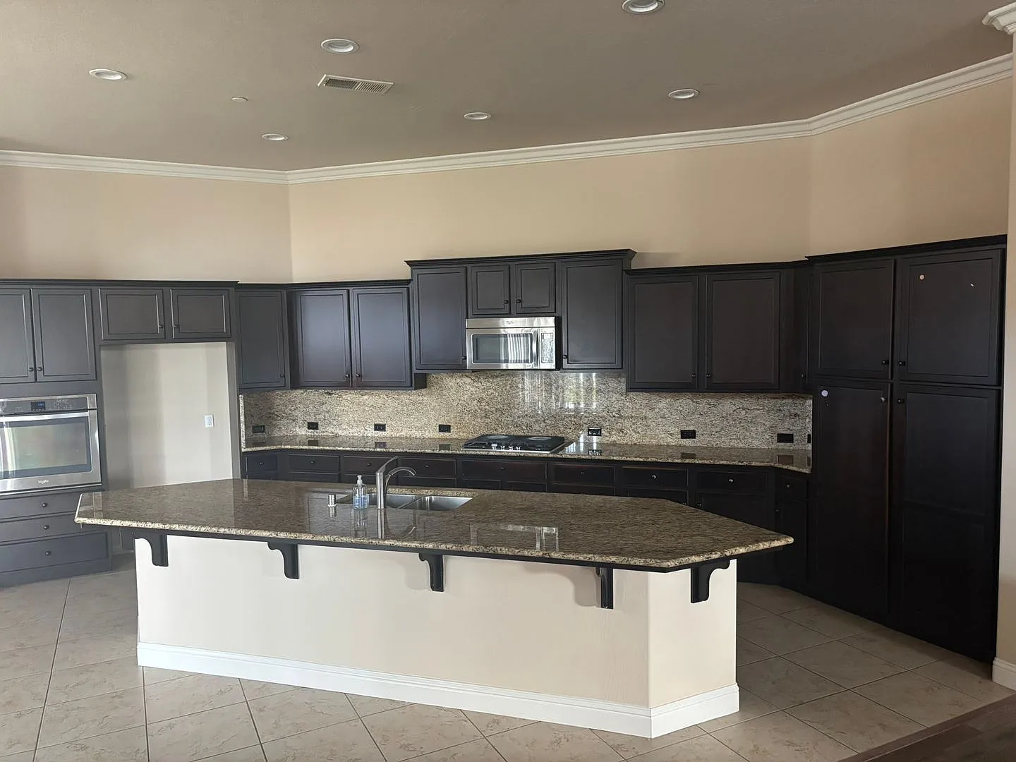 4 Bedroom Home with 3-Car Garage, Paid Solar & Community Pool Access — Photo 4