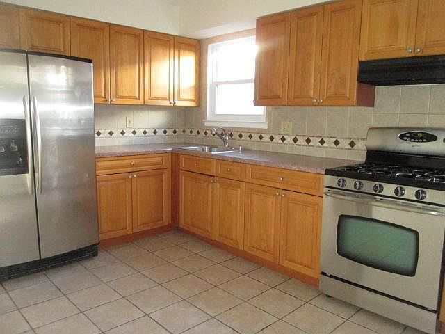 1st image of 2062 Jones Ave