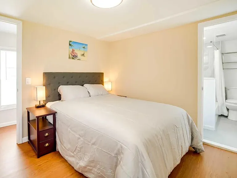 422 Grammercy Pl — Photo 7