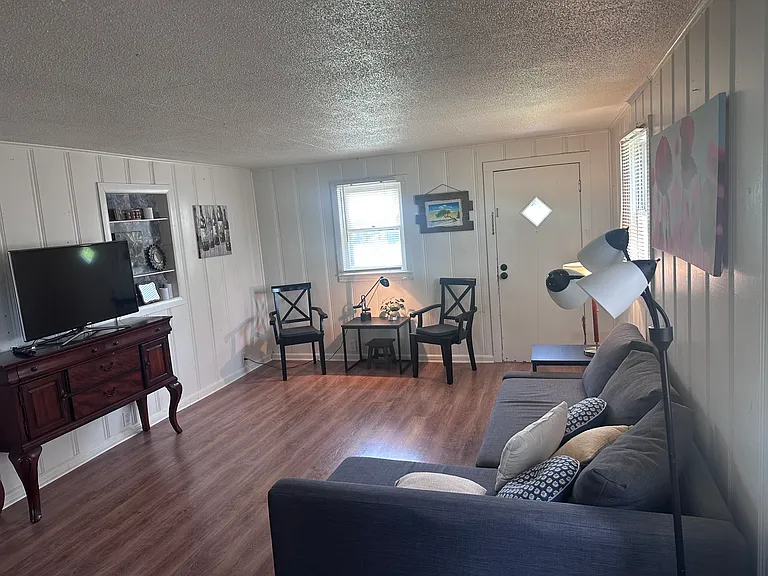 8818 Indiana Ave — Photo 5
