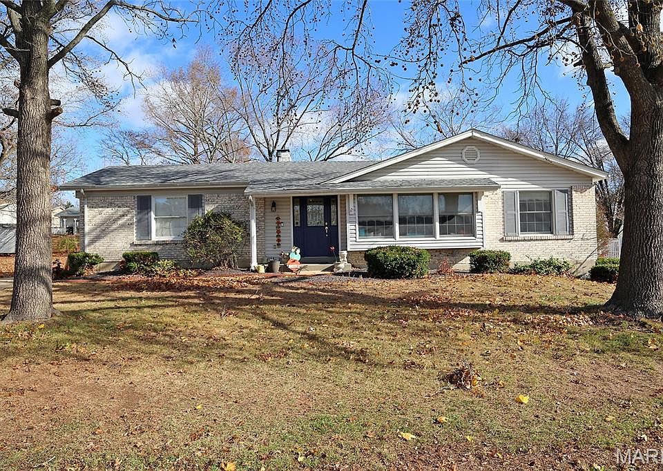 1st image of 16 Atwater Dr