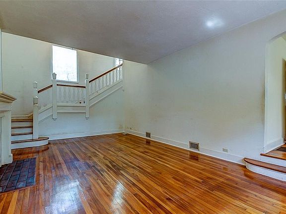 3rd image of 416 Bon Aire Ave