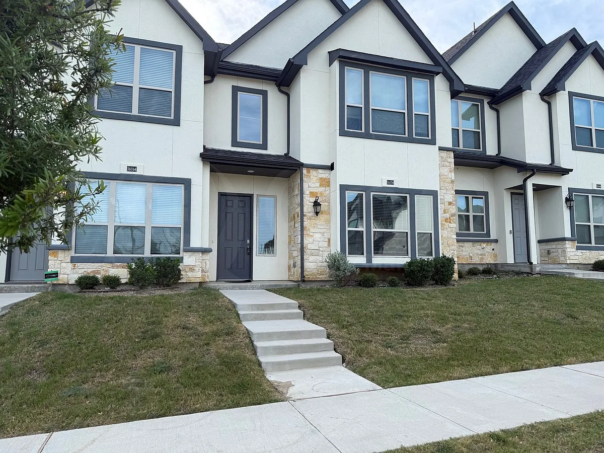 4 bed, 2.5 bath, 2159 sqft, $2,399 — Photo 2