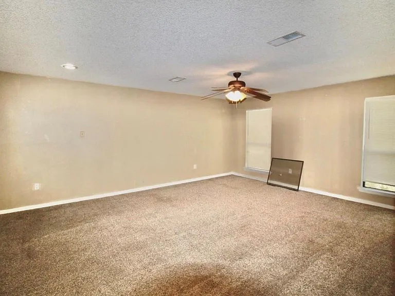 4701 Spring Ln — Photo 17