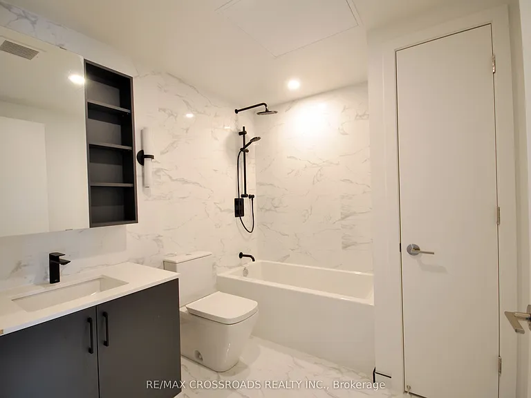 689 The Queensway #516 — Photo 5