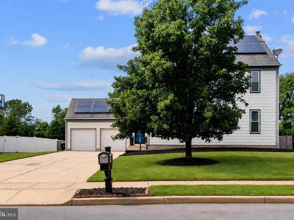 11 Fox Chase Dr, Blackwood, NJ 08012
