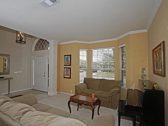 3rd image of 2926 La Vista Ln