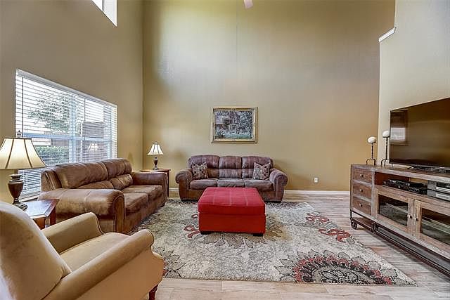 1st image of 8724 Bigelow Dr