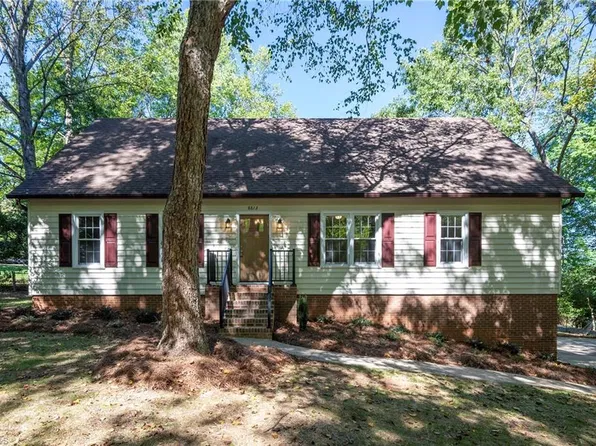 8813 Belhaven Ct, Lewisville, NC 27023