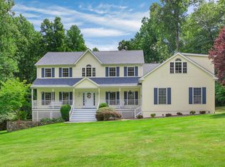 12 Betsy Rd, Mahopac, NY 10541