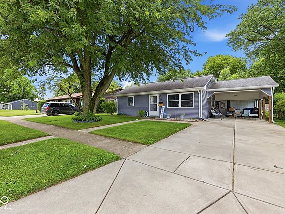 2nd image of 325 Wellington Blvd