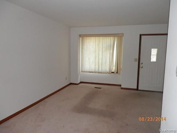 5th image of 33125 Woodworth Ct