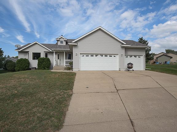 2nd image of 715 Prairie Ln