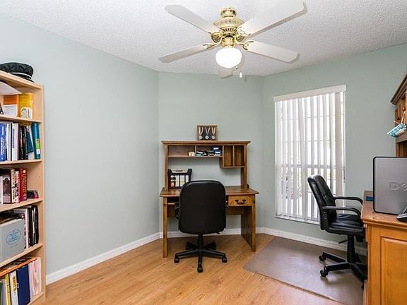 5th image of 530 Hampshire Ln