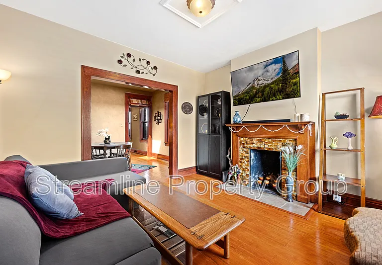 141 W Archer Pl — Photo 1