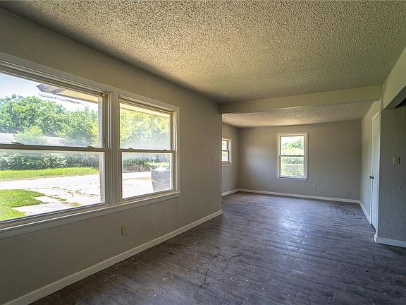 5th image of 4241 NE 20th St