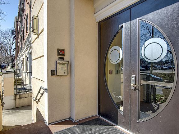 4th image of 3000 Vanderbilt Pl APT 205