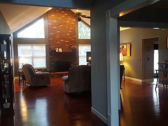 3rd image of 790 Meadow Cliff Dr